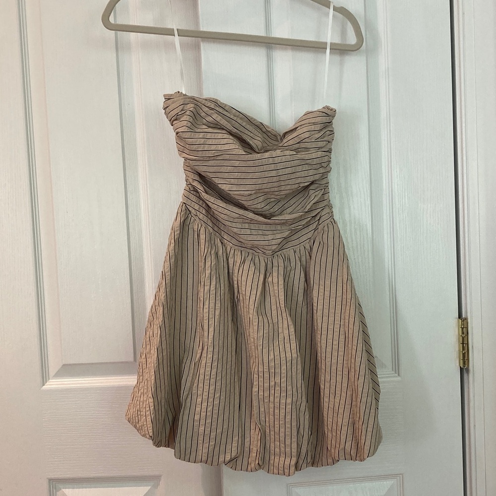 Princess Polly Quinette Strapless Dress in Tan and Navy. Size 4.